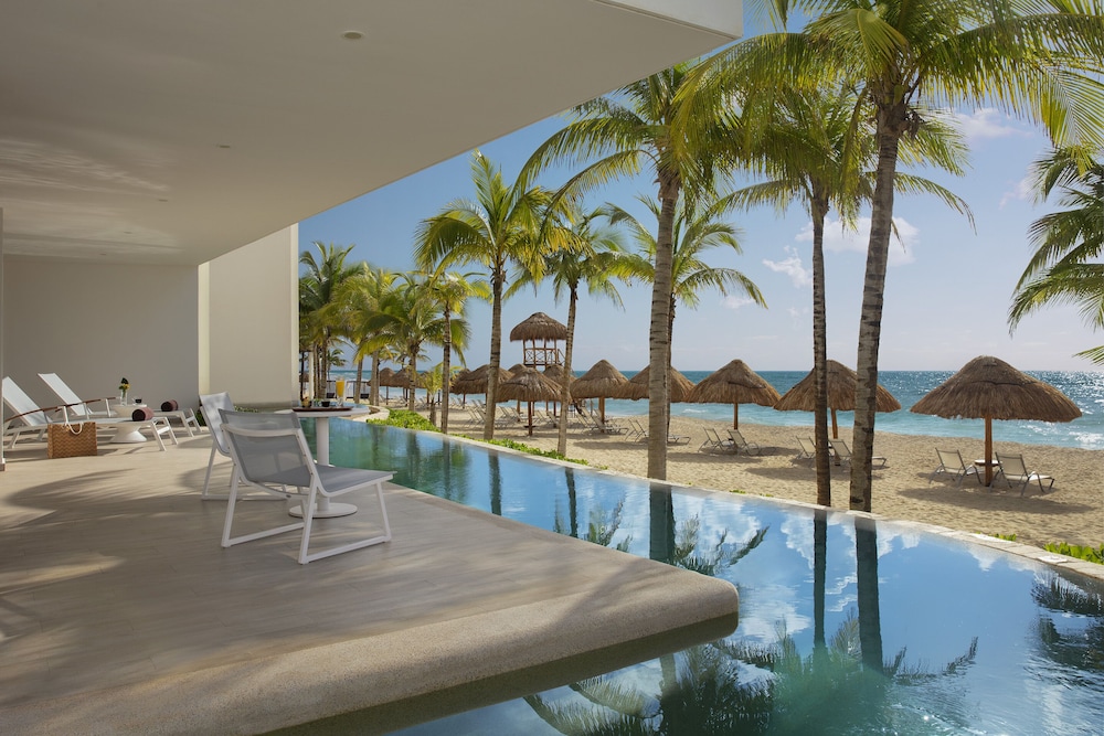 Preferred Club Master Suite Swim Out Ocean Front King - Photo 7