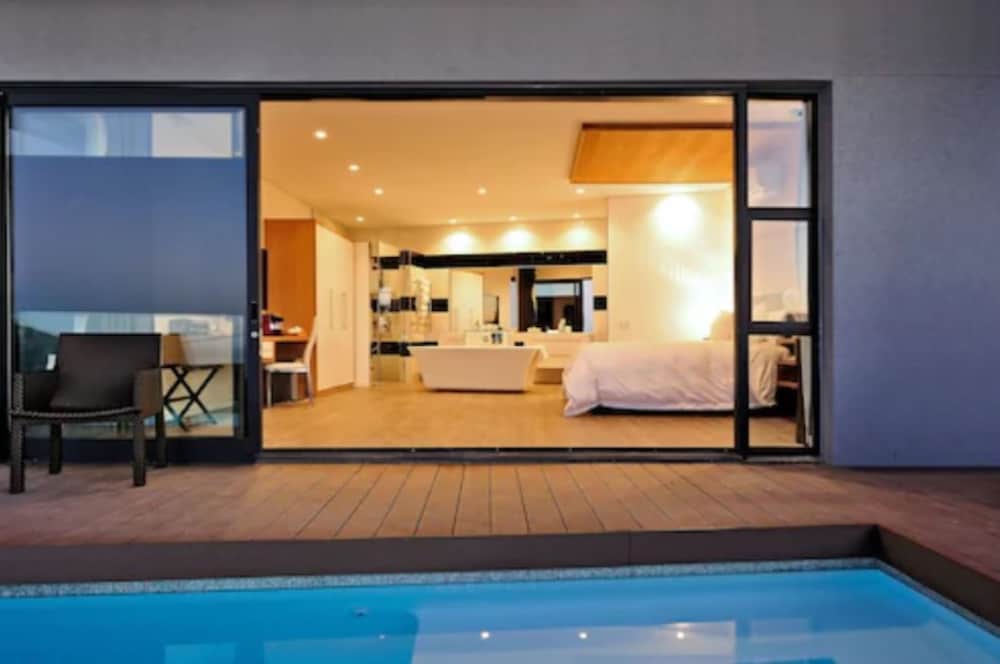 Room, Pool View photo 1