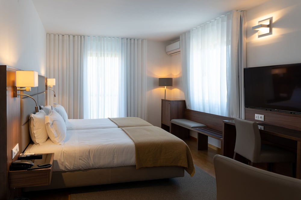 Twin Room - Photo 2