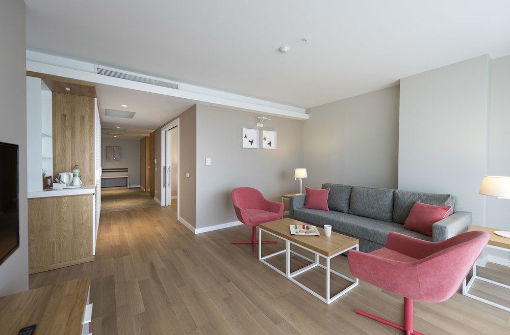Deluxe Suite, Jetted Tub, Sea View