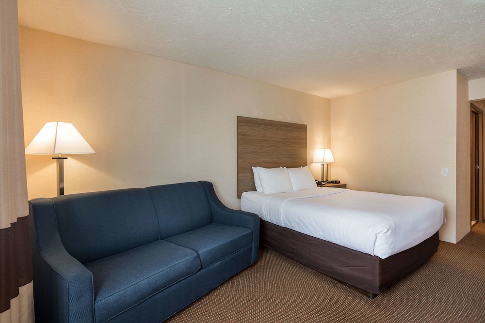 Room, 1 Queen Bed with Sofa bed, Accessible, Non Smoking photo 3