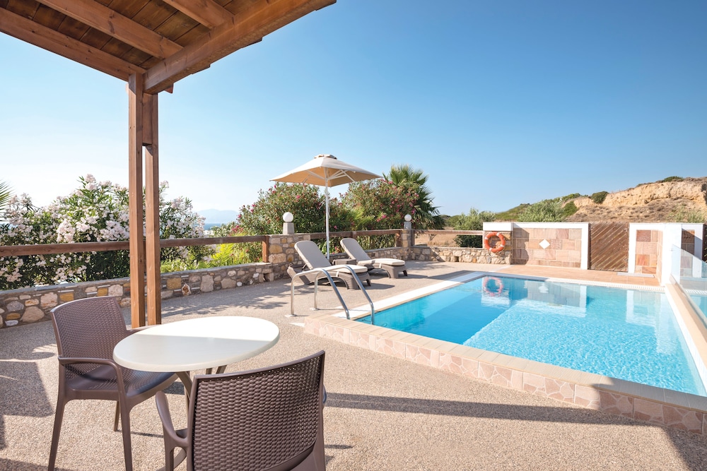 Deluxe Double Room, Private Pool photo 3