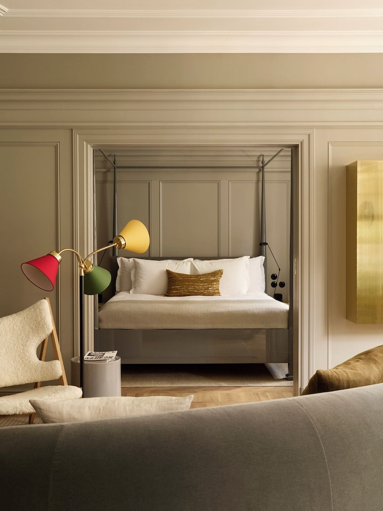 Superior Suite, 1 King Bed, City View (Residential Suite B)