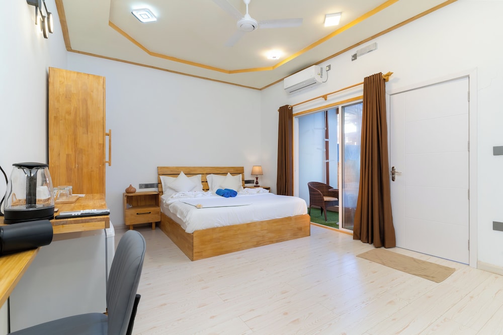 Deluxe Double Room, Patio, Garden View