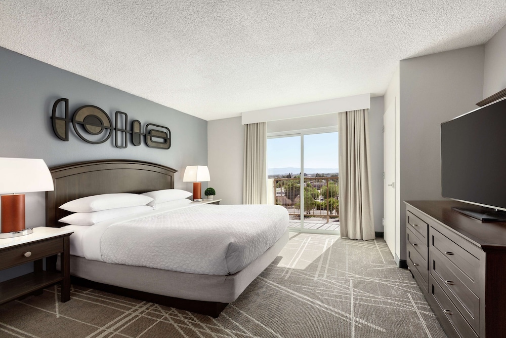 Premium Room, 1 King Bed with Sofa bed - Photo 3