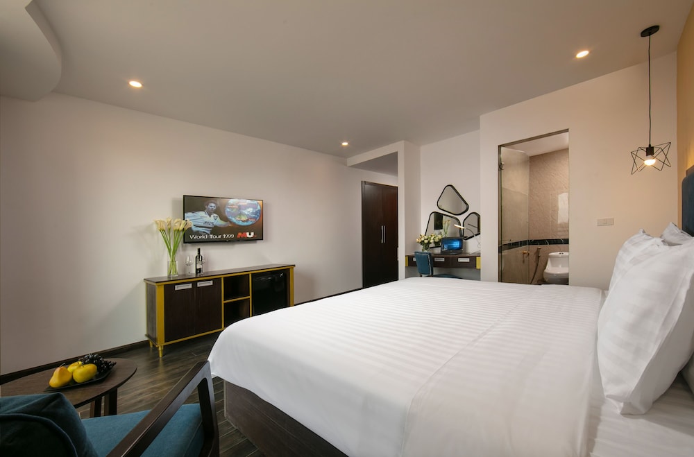 Deluxe Double Room, City View photo 3