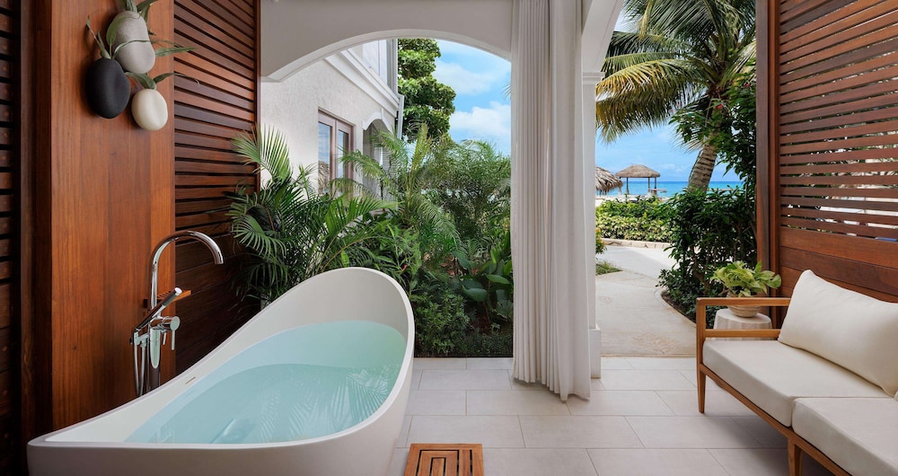 Villa, Beachfront (Oversized Butler Outdoor Soaking Tub)