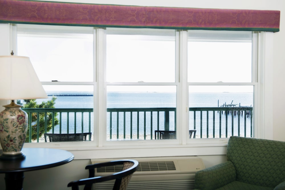 Deluxe Room, 1 King Bed, Kitchenette, Ocean View photo 2