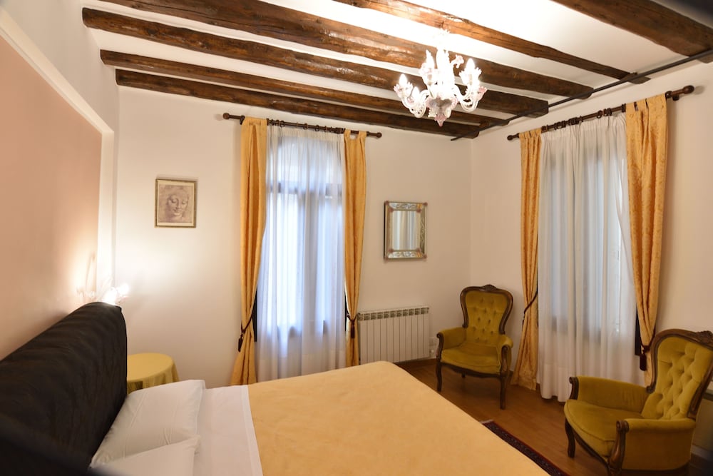 Apartment, 3 Bedrooms, Canal View photo 2