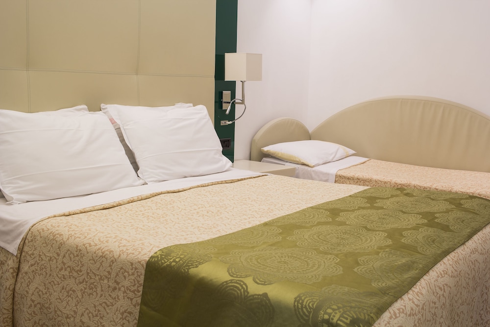 Standard Triple Room - Photo 1