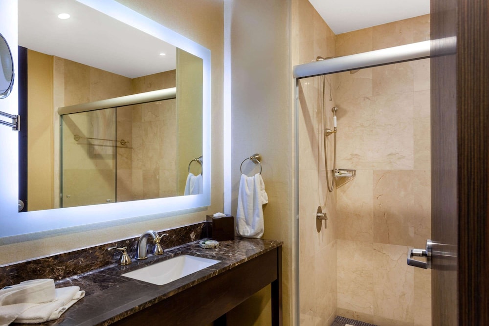 Superior Suite, 2 Bedrooms, Non Smoking (Master) - Photo 2