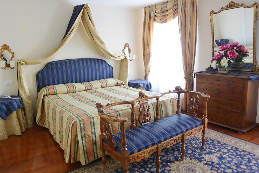 Basic Room, 1 Large Twin Bed photo 2