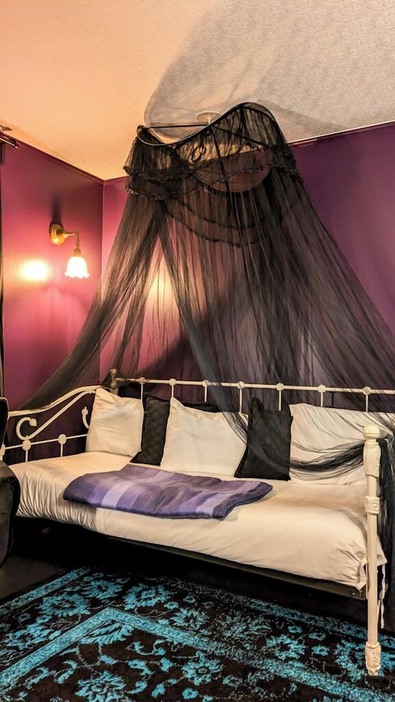 Room, Multiple Beds, Bathtub, Garden View (Not Pet Friendly) photo 3