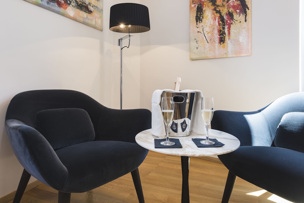 Junior Suite, Ensuite, City View photo 3