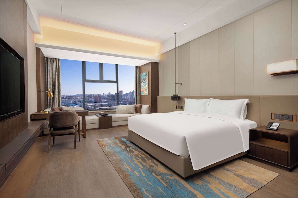 Deluxe Room, 1 King Bed, Non Smoking photo 1