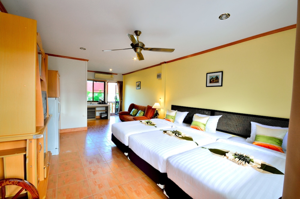 Deluxe Triple Room photo 2
