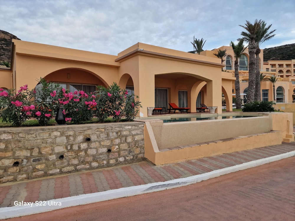 Villa, Multiple Beds