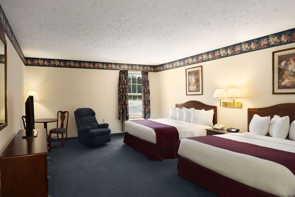 Room, 2 Queen Beds, Accessible, Non Smoking - Photo 1