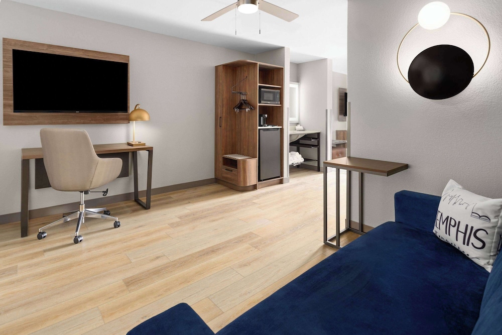 Deluxe Room, 1 King Bed with Sofa bed, Non Smoking, Kitchen (Shower) - Photo 2