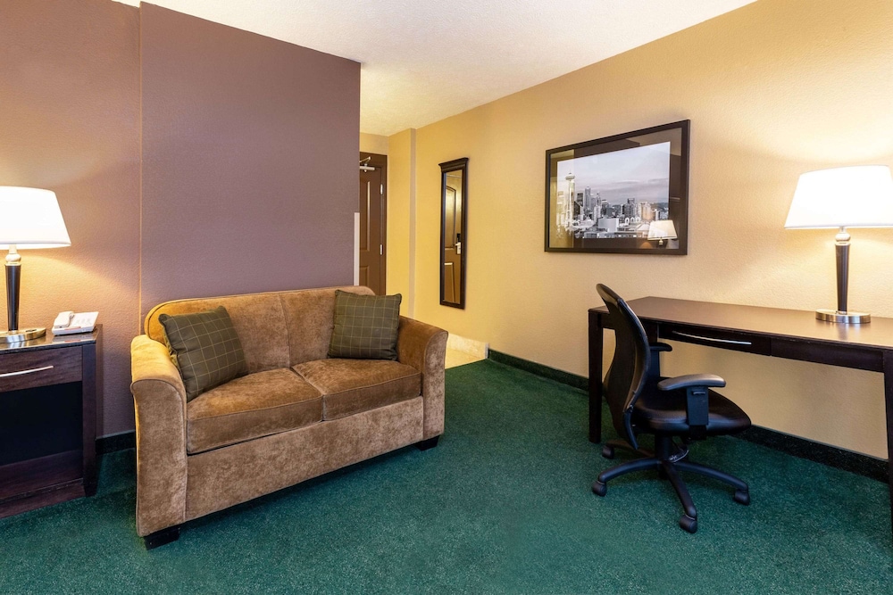 Room, 1 Queen Bed, Accessible, Non Smoking (Mobility Accessible) photo 1
