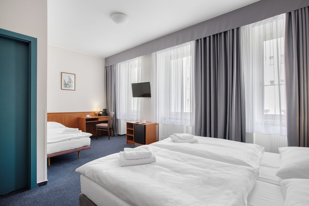 Triple Room - Photo 7