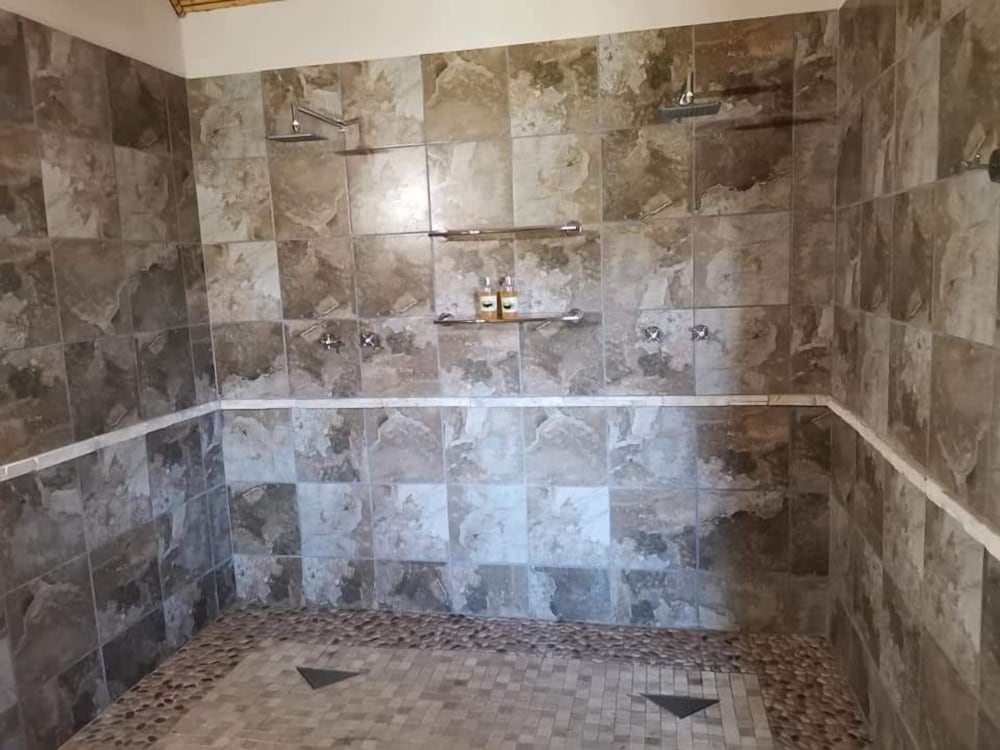 Executive Suite - Photo 4