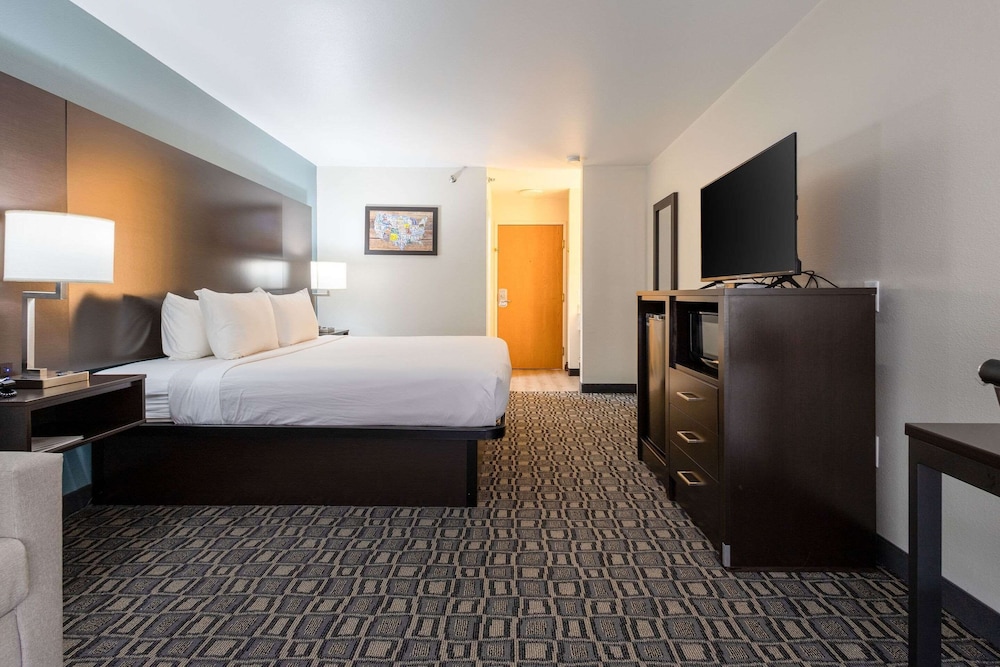 Standard Room, 1 Queen Bed, Non Smoking photo 2
