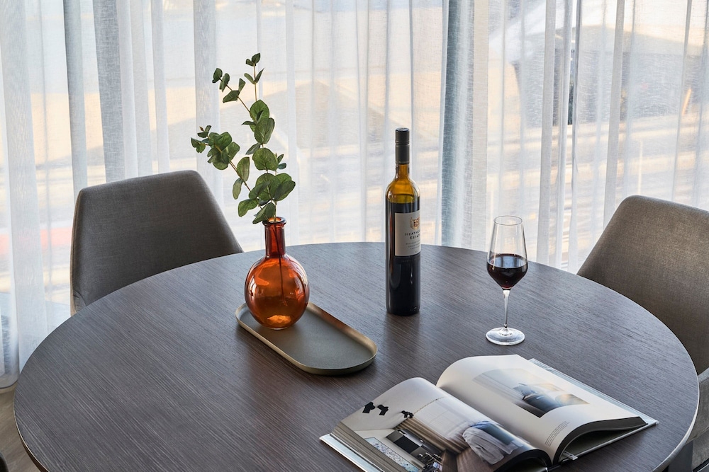 Signature Suite, 1 King Bed, City View - Photo 9