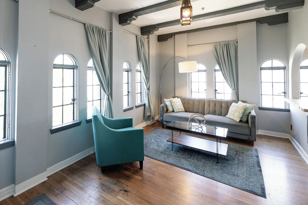 Luxury Penthouse Suite photo 1