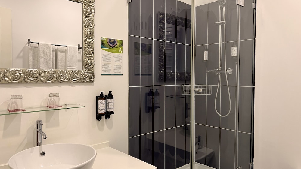 Double Room - Photo 15