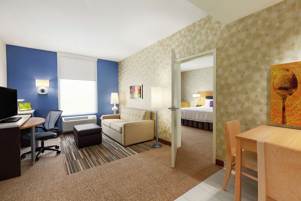Suite, 1 King Bed, Accessible, Non Smoking (Roll-in Shower) photo 3