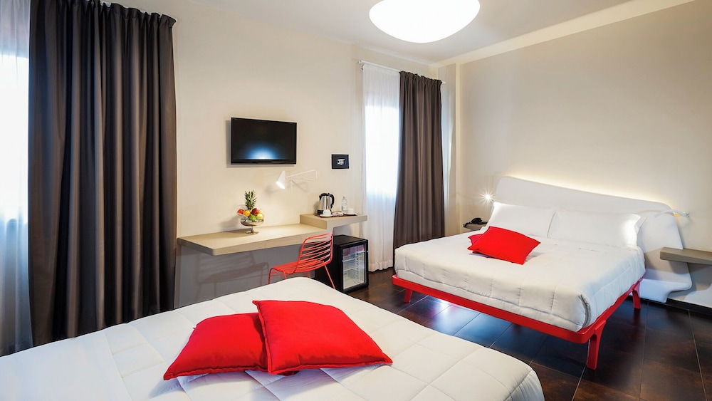 Superior Quadruple Room - Photo 1