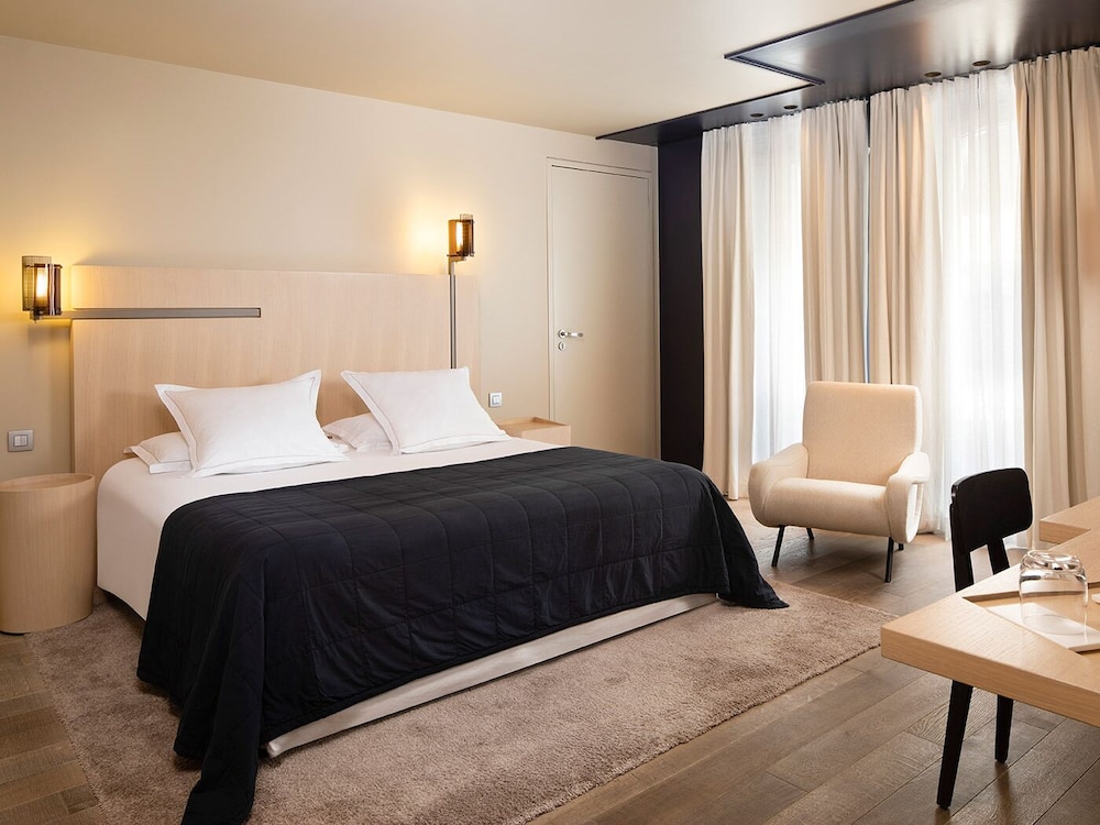 Prestige Room