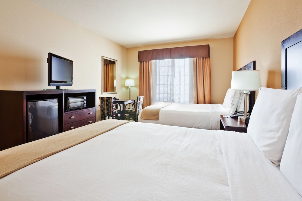 Standard Room, 2 Queen Beds - Photo 2