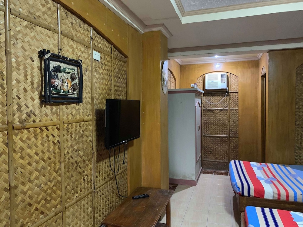 Semi Family Room photo 1
