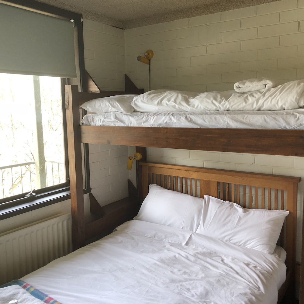 1-Bedroom Apartment (1 Queen Bed, 1 Tri-Bunk, 1 Murphy Bed) photo 3