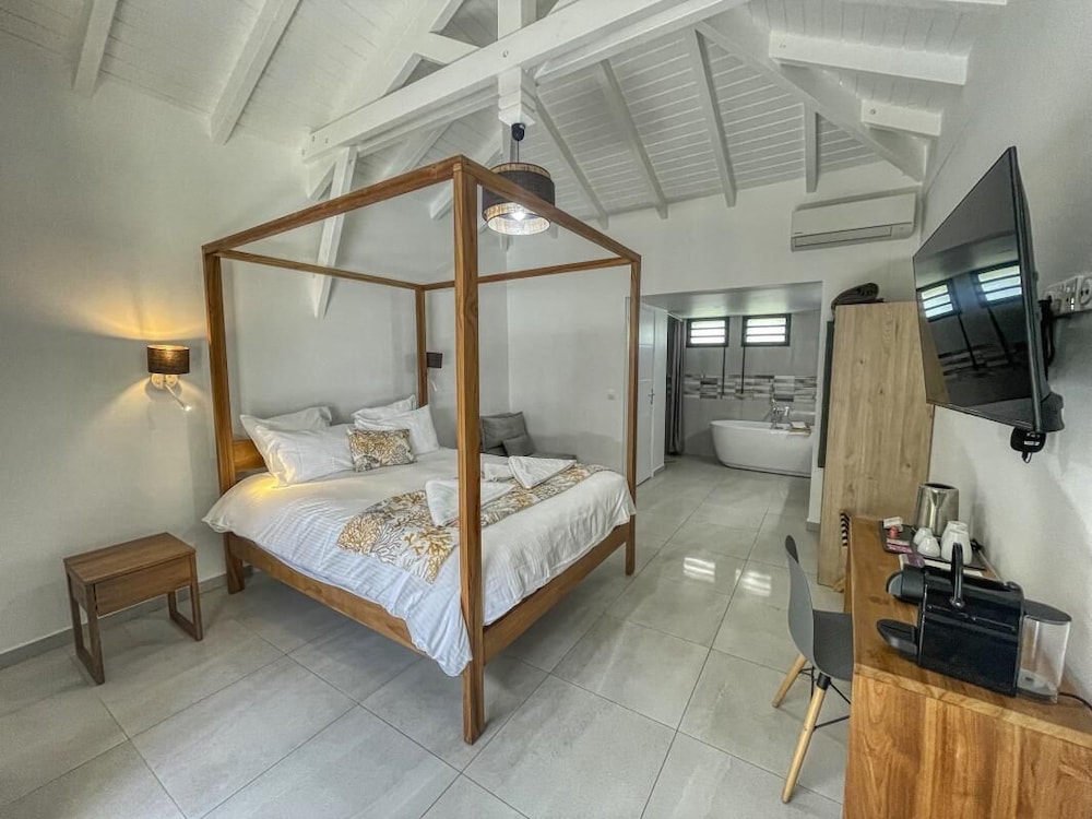 Grand Villa, 3 Bedrooms, Bathtub