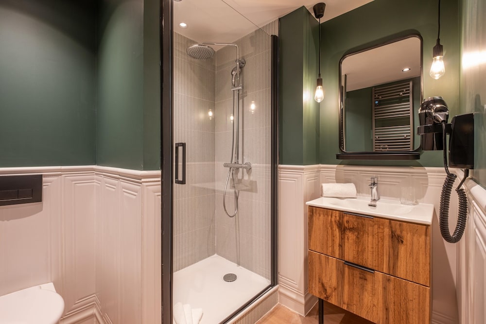 Studio, Ensuite photo 3