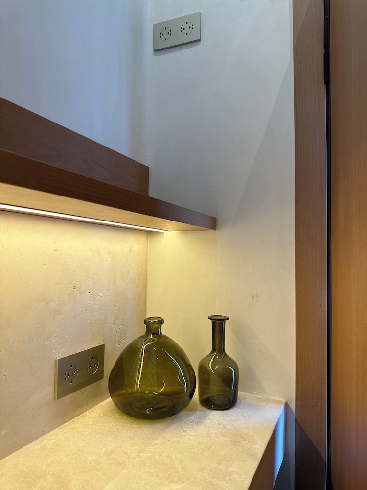 Deluxe Room - Photo 6