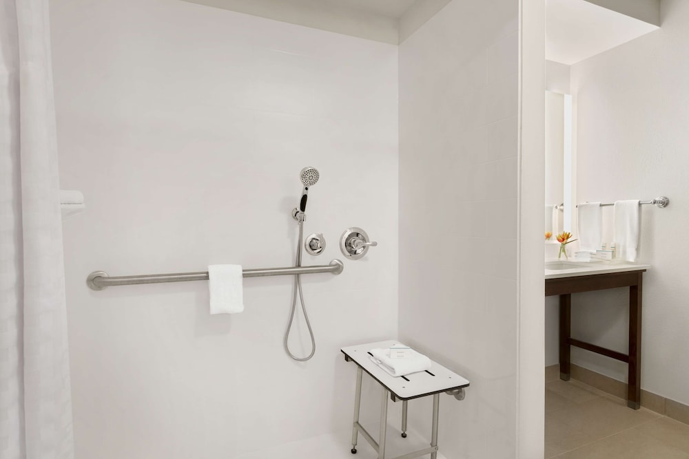 Suite, Accessible, Non Smoking - Photo 6