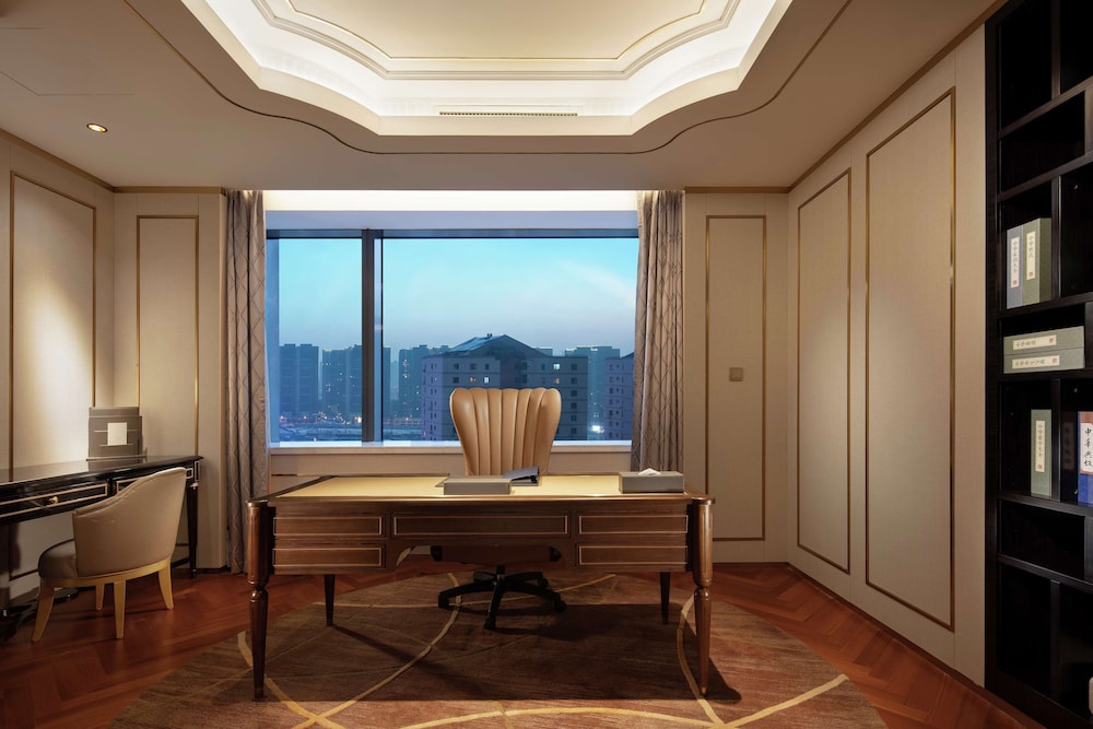 Presidential Suite, 1 King Bed, City View