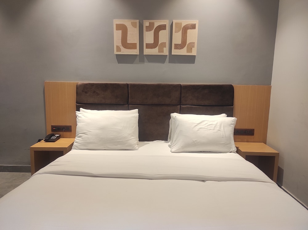 Deluxe Room - Photo 6