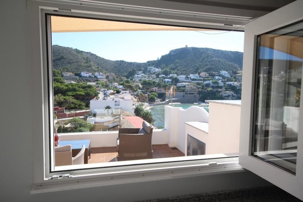 Apartment, 2 Bedrooms, Sea View, Sea Facing photo 2