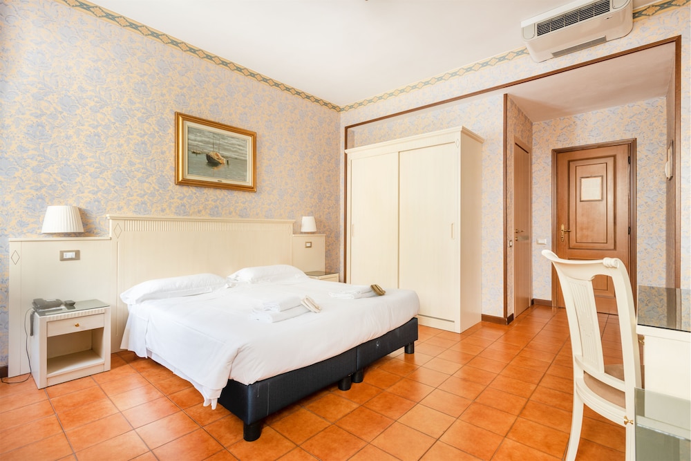 Double or Twin Room, City View photo 2
