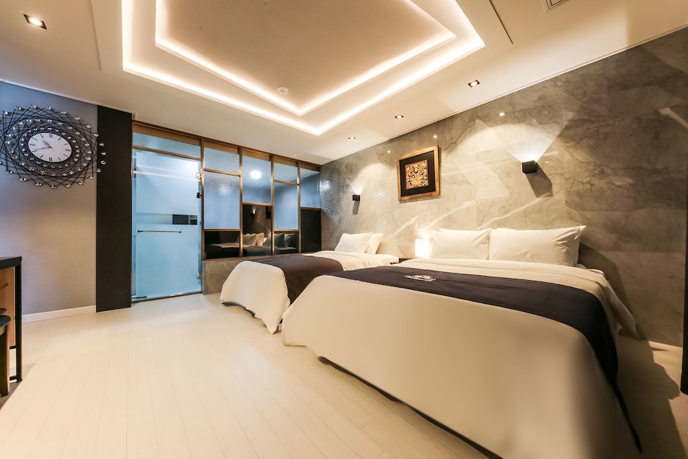 Family Room - Photo 12