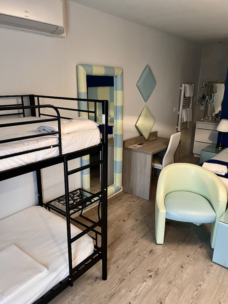 Comfort Quadruple Room, Ensuite, Garden View photo 2