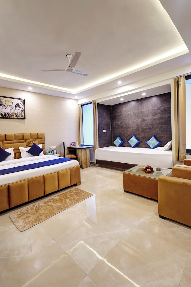 Suite - Photo 10