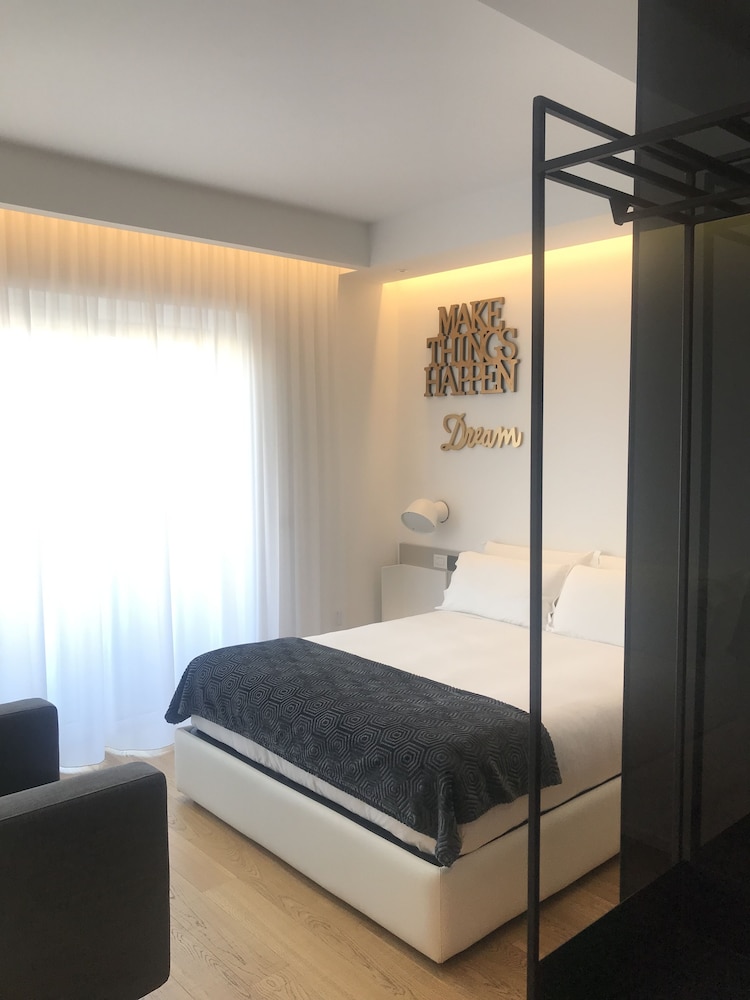 Deluxe Room, Balcony, City View