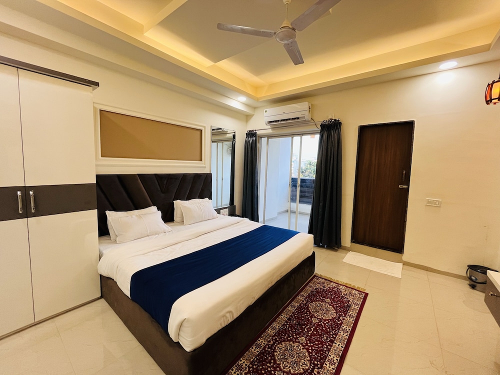 Deluxe Room - Photo 8