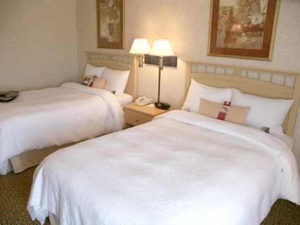 Room, 2 Queen Beds, Accessible, Bathtub - Photo 1